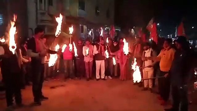 भाजपाइयों ने मशाल जुलूस निकालकर किया कांग्रेस का विरोध