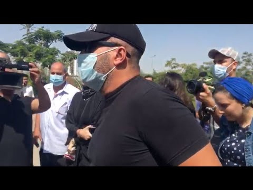 جنازة محمود ياسين| نادية الجندي وحسين فهمي والسقا أول الحاضرين بجنازة محمود ياسين