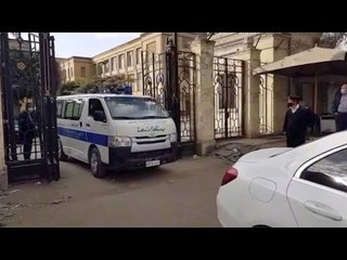 لحظة خروج جثمان رئيس نادي الزمالك من مستشفى العجوزة