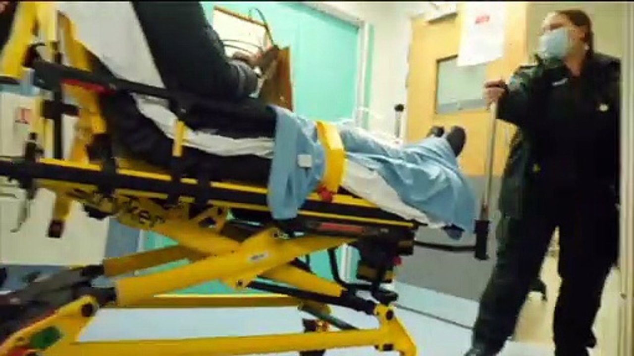 Covid-19: Not in Ambulanzen, Maskierte im Impfzentrum