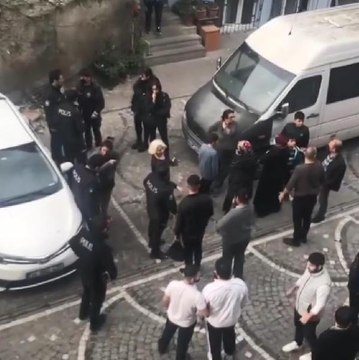 Son dakika haberleri: FATİH'TE KÖPEĞE ŞİDDET UYGULADIĞI İDDİA EDİLEN KİŞİ GÖZALTINA ALINDI