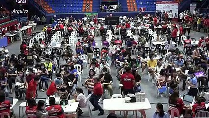 Presidente das Filipinas ameaça prender não vacinados que saírem à rua