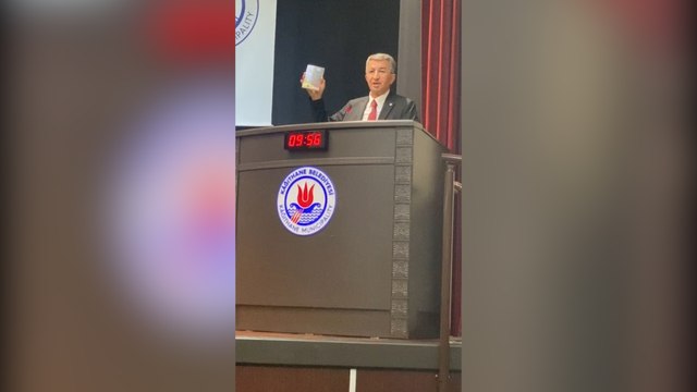 Belediye Meclisi'nde dolar kuru tartışması tansiyonu yükseltti