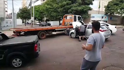 Colisão entre HB20 e Jetta é registrada no Centro de Cascavel
