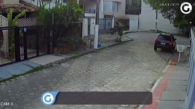 Criminosos batem em carro durante perseguição na Mata da Praia