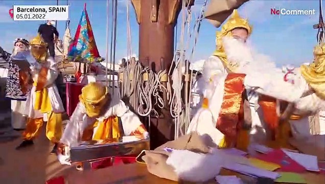 ویدئو؛ برپایی مراسم رژه سه پادشاه در بندر بارسلون