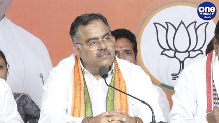 Telangana Police Wears Pink Uniform - BJP Leader Tarun Chugh | Oneindia Telugu