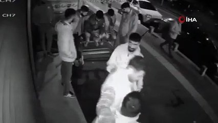Yol kenarında bekleyen gençlere kurşun yağdırdılar