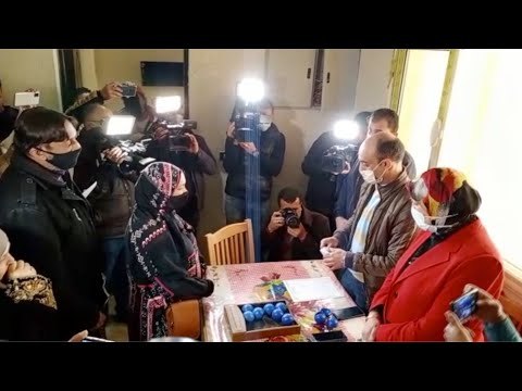 أهالي العقار المائل في الأسكندريه يستقبلون شققهم في بشاير الخير بـ سجدة وزغروطة