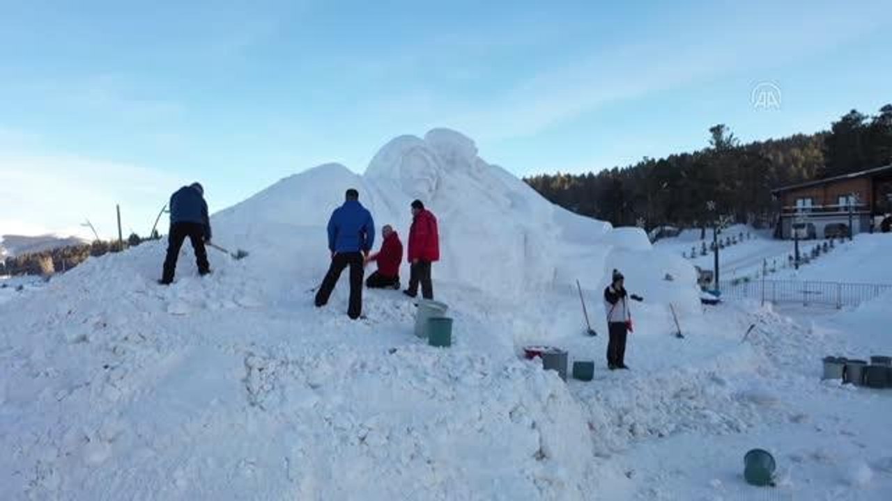 Son dakika! Sarıkamış şehitlerini temsilen yapılan kardan heykeller tamamlandı