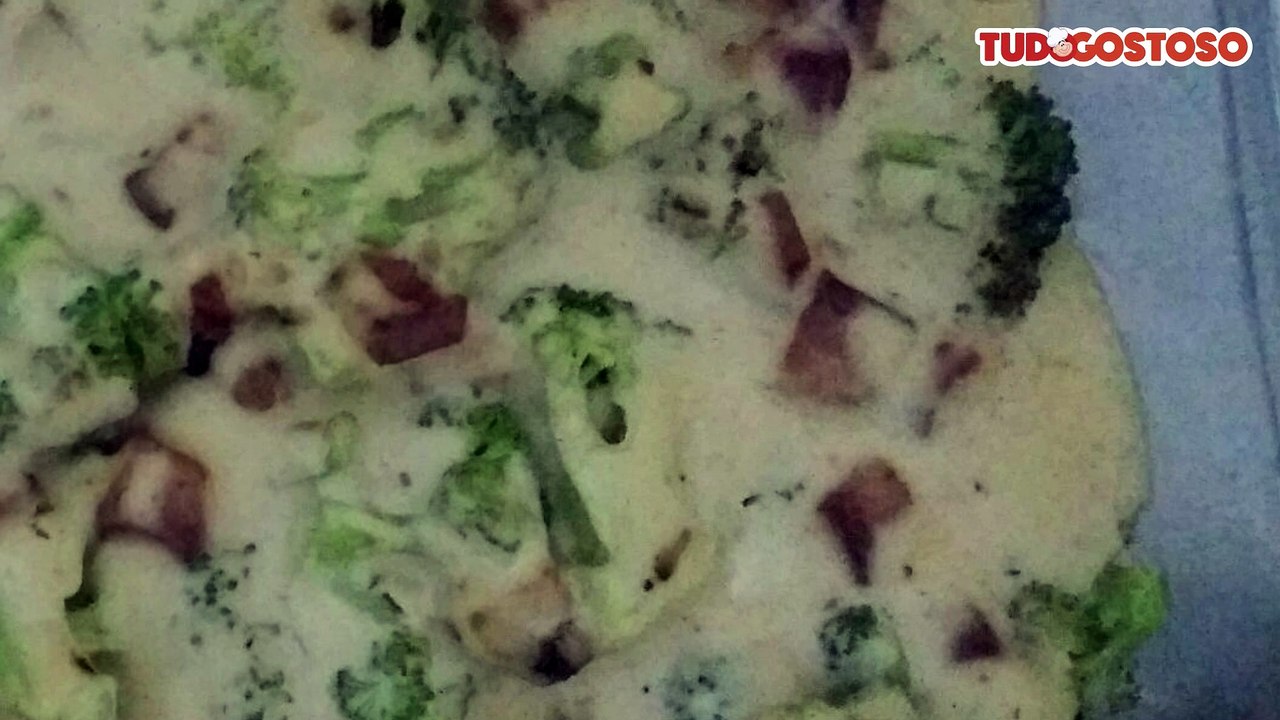 Brócolis gratinado com bacon