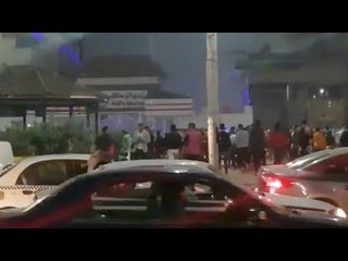 لحظة وصول أتوبيس الزمالك مقر النادي وسط تحفيل جماهير الأهلي