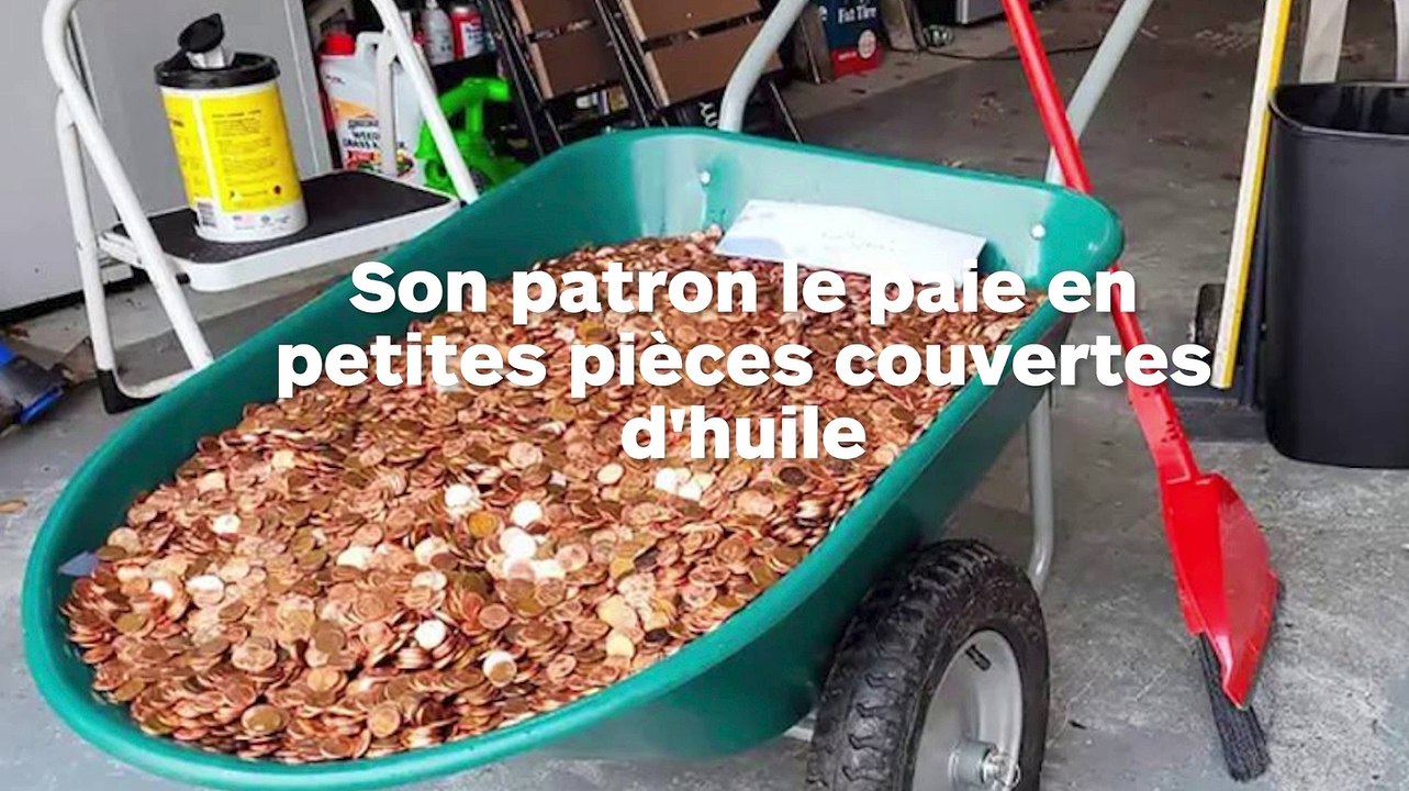 Un patron paie son employé en petites pièces co...