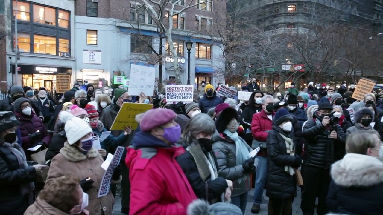 Assaut du Capitole: un an après, veillées à New York et Washington
