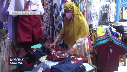 Jelang Masuk Sekolah Warga Berburu Pakaian Seragam Di Pasar Remu