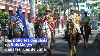 Pérou: des policiers paradent dans Lima déguisés en Rois Mages
