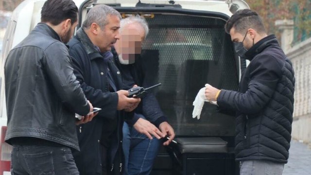 Tartıştığı komşusunu tabancayla vurdu