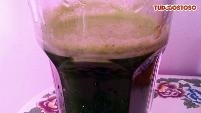 Suco detox de couve maçã e limão