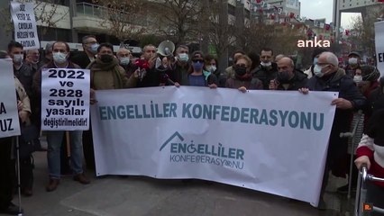 Atanmayan engelli genç ağlayarak sordu: Biz neden evdeyiz?