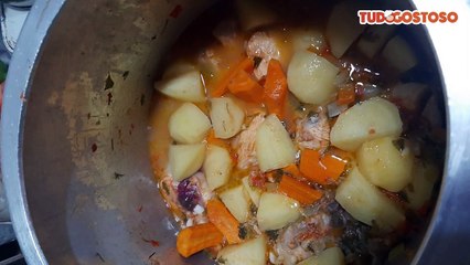 Frango cozido simples