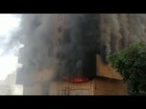 سقوط واجهة عمارة فيصل بعد ساعات من تجدد حريق مخزن الكاوتش
