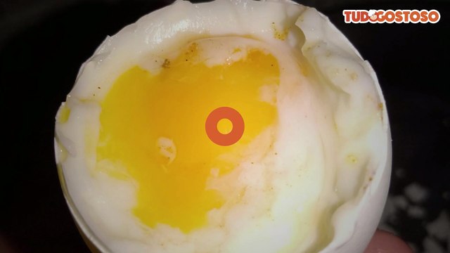 Ovo cozido com gema mole