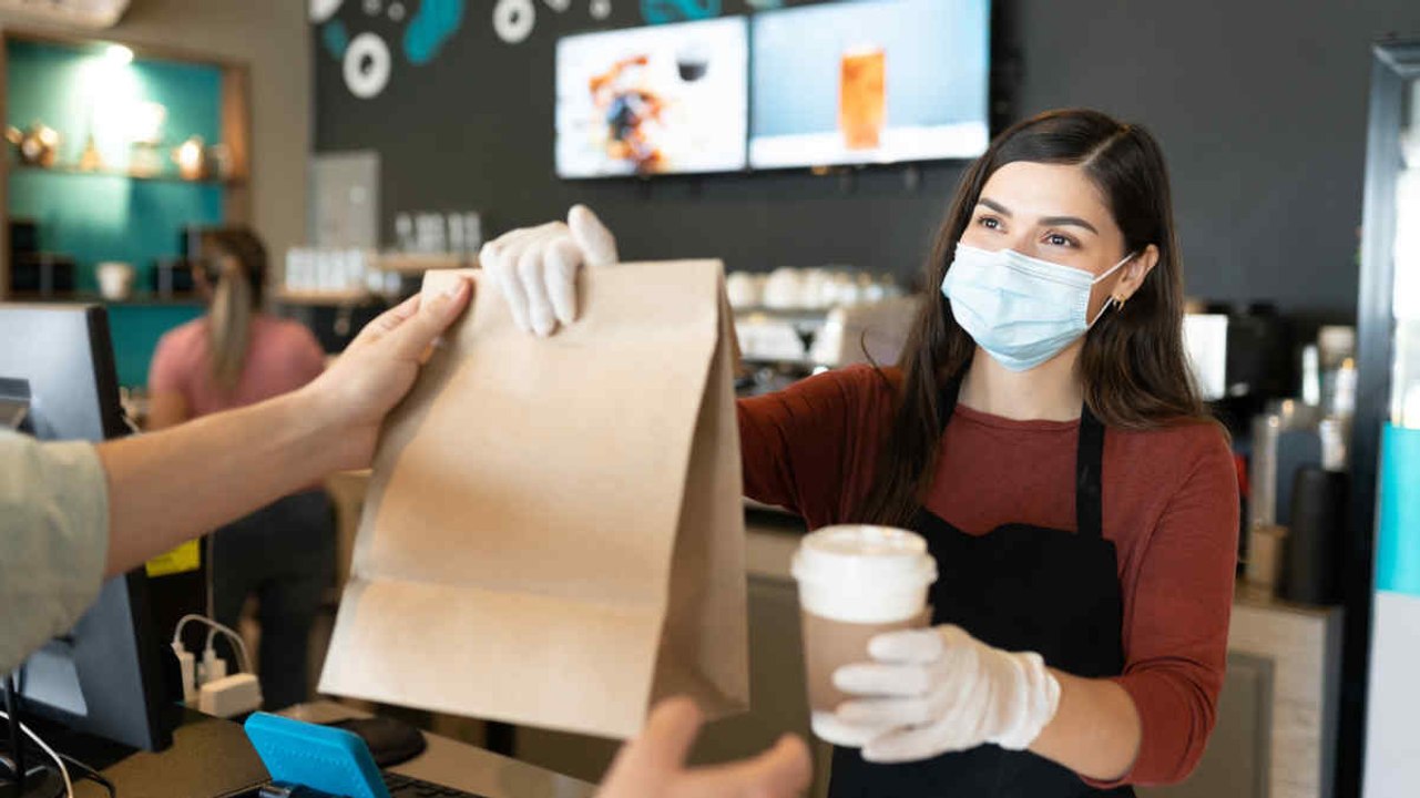 Omicron Surge Causes Staffing Issues in the United States