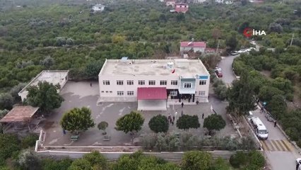 Doğanın içindeki okula geri dönüşümle kütüphane kuruldu