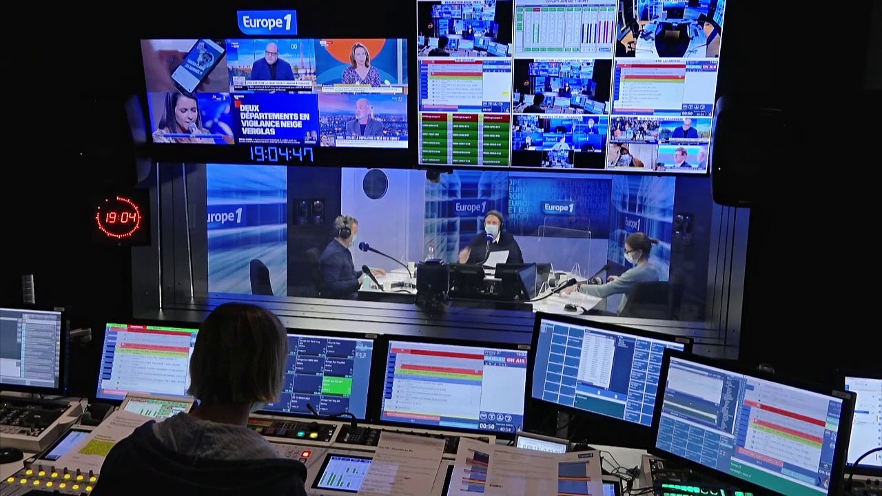 Macron dit assumer "totalement" ses propos controversés sur les non-vaccinés