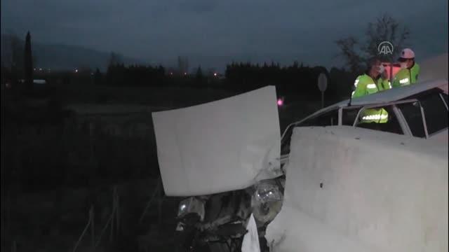 Son dakika haber | Kaza yapan otomobil yol kenarında asılı kaldı