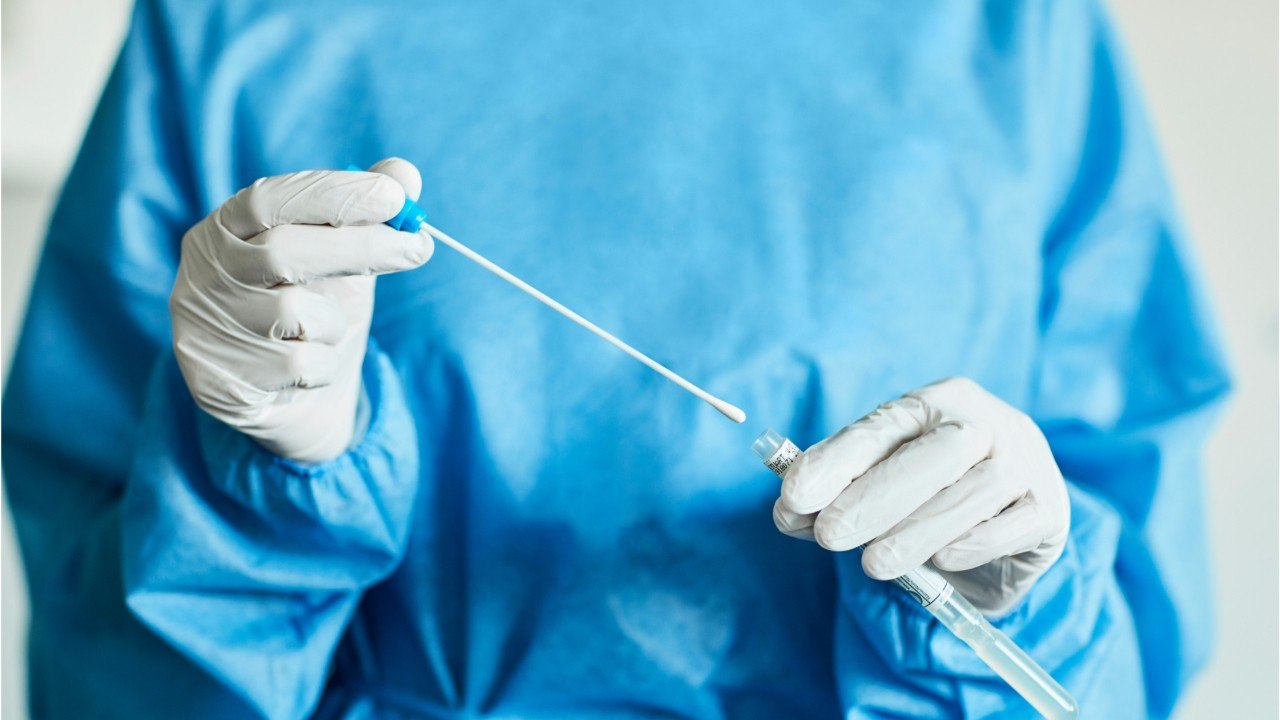 Covid-19 : la marche à suivre après avoir été testé positif va changer