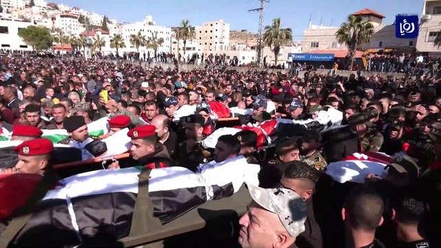 الفلسطينيون يشيعون ثمانية فتية قضوا خلال سعيهم للقمة العيش