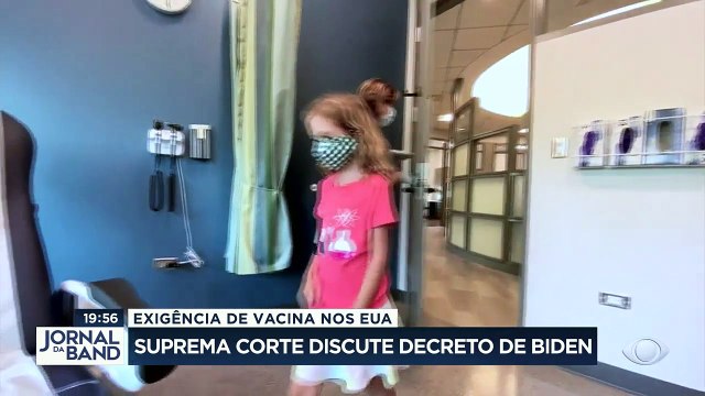 As internações de crianças por covid dispararam nos EUA. Praticamente todas as que foram parar no hospital não estavam imunizadas. Hoje, um decreto que exige vacinação de adultos em grandes empresas começou a ser discutido pela Suprema Corte