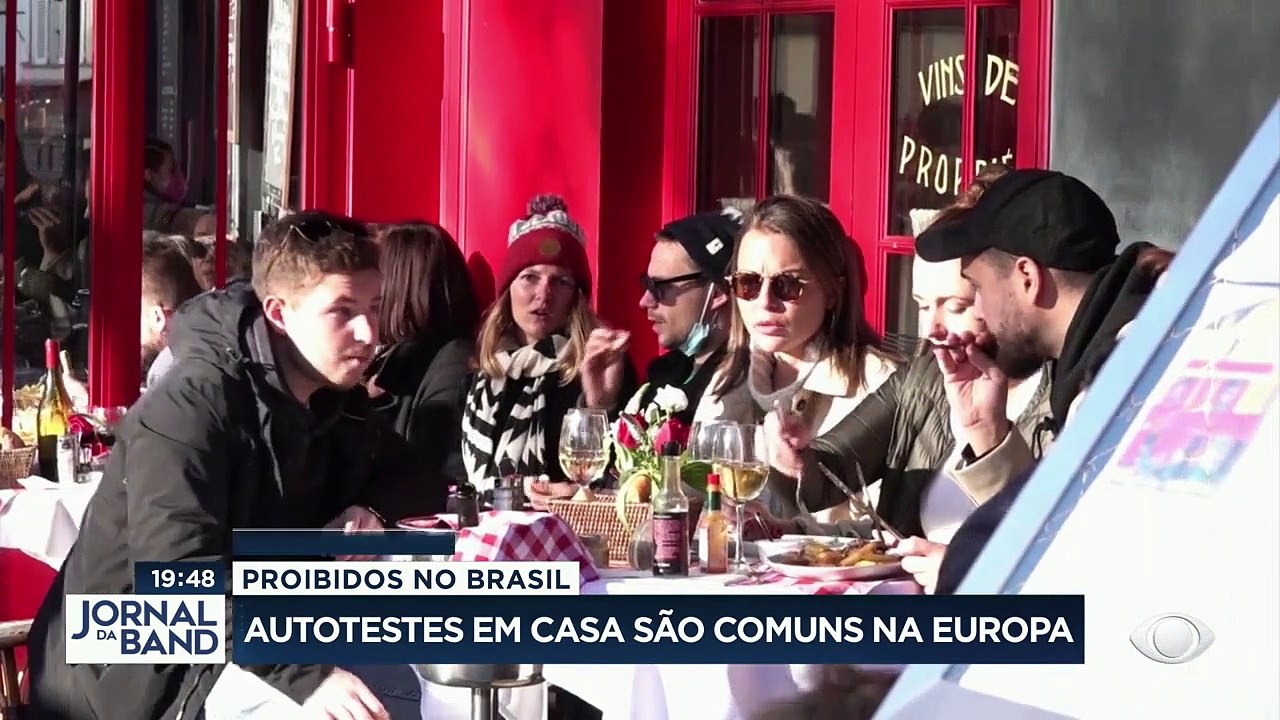 Ainda proibidos no Brasil, os autotestes de covid, feitos em casa, são uma das principais armas de controle da pandemia na Europa.