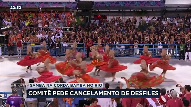 Com o aumento da circulação do vírus e o cancelamento do carnaval de rua pelo país, especialistas pedem cuidado nas festas particulares na folia.