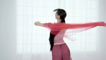 Do u like Chinese girls dancing? This is a very beautiful girl dancing a traditional dance!