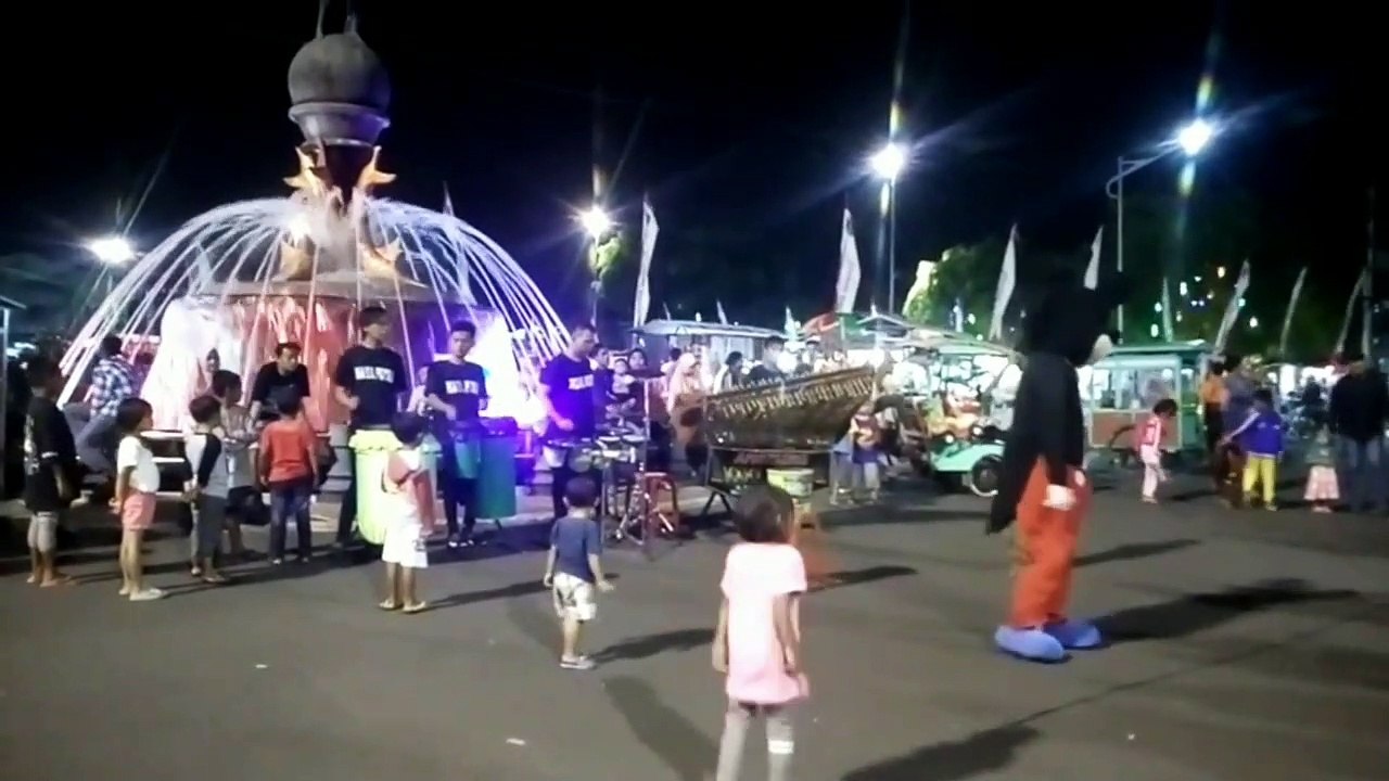 Badut Lucu Joget Bareng para Angklung