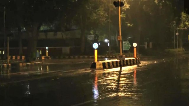 Rain lashes Delhi amid spike in covid cases
