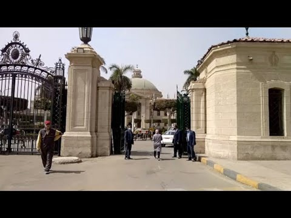 التزام بالإجراءات الاحترازية  في أول يوم دراسة بجامعة القاهرة