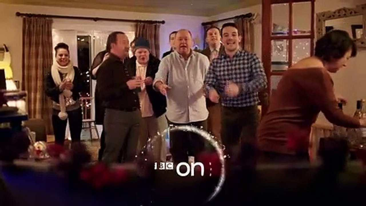 Two Doors Down Saison 1 - Trailer (EN)