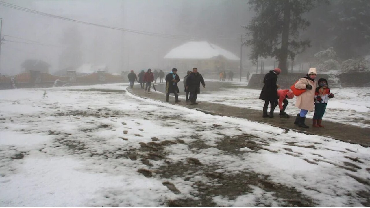 Snowfall in hilly areas, heavy rain lashes Delhi