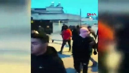 Suriyeliler ellerinde kılıç, bıçak ve sopalarla yürüdü, ortalık karıştı!