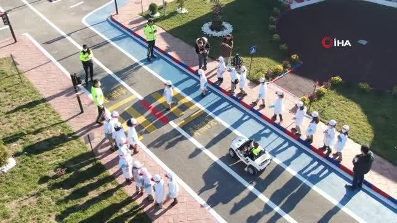 Minikler trafik dedektifi oldu