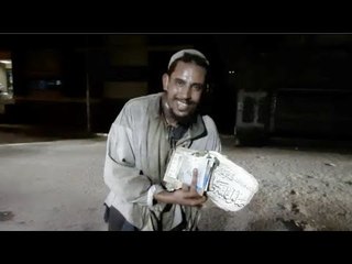 الشارع بيته والكورة حلمه.. عبدالله طُرد من قريته ويحلم برؤية أمه