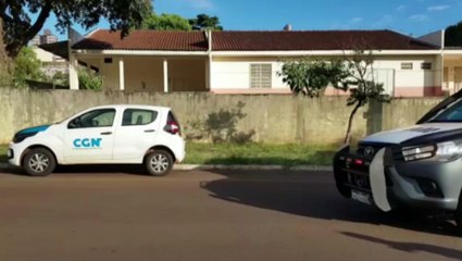 Tải video: Chacina em Quedas: Corpos de homens executados em área de mata são levados ao IML de Cascavel