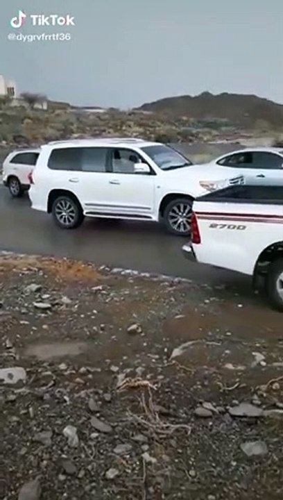 Une crue éclaire emporte un 4x4