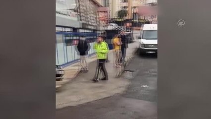 Ataşehir'de bir otomobil marketin içine girdi