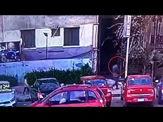 لحظة استدراج متحرش المعادي للطفلة بائعة المناديل