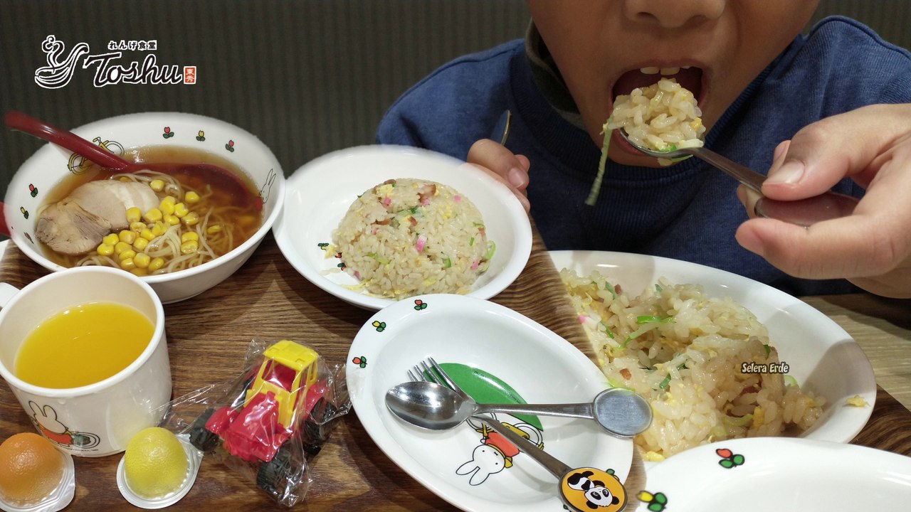 4K  Mukbang Kid makan mie rebus dan nasi goreng Jepang