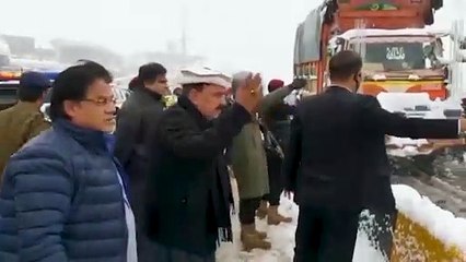 Cold kills 22 stuck in cars in heavy snow at Pakistan resort